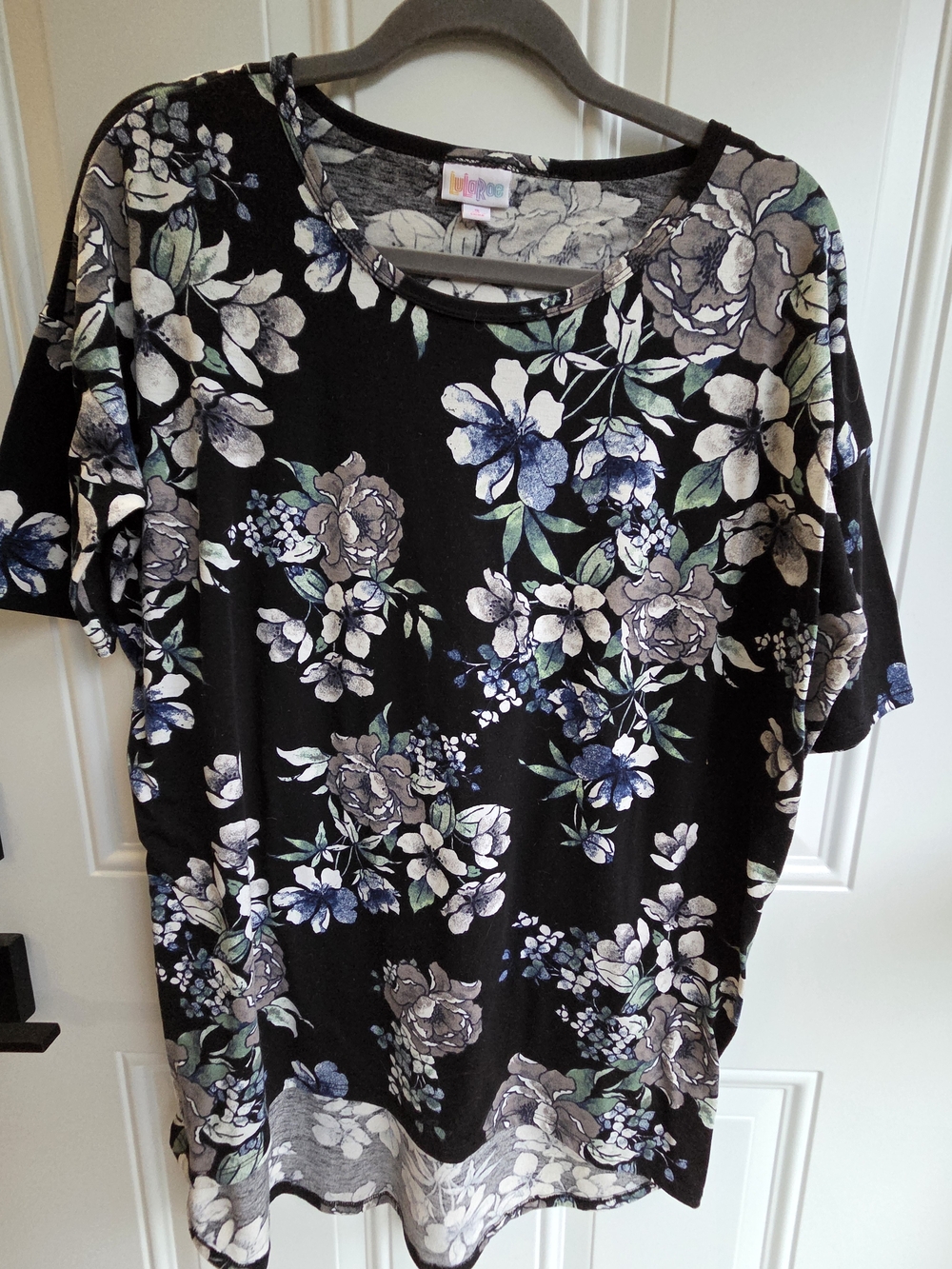 LuLaRoe Black Floral Scoop Neck Short Sleeve Top